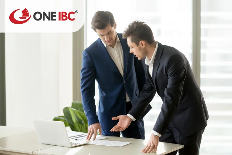 An expert has one-on-one business consulting with details