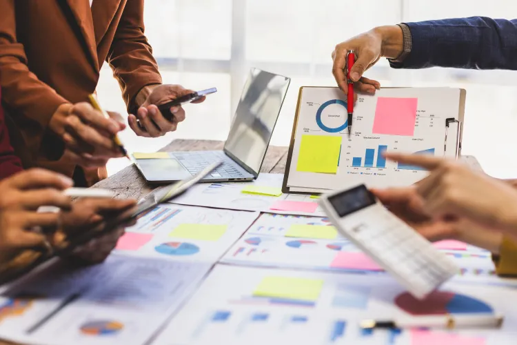 Analyze the latest Hong Kong foreign direct investment statistics.