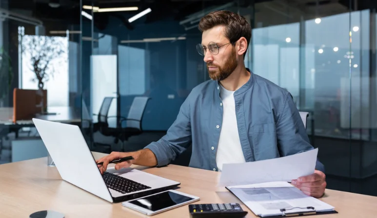 A Chicago small business accountant ensures tax compliance and offers financial expertise.