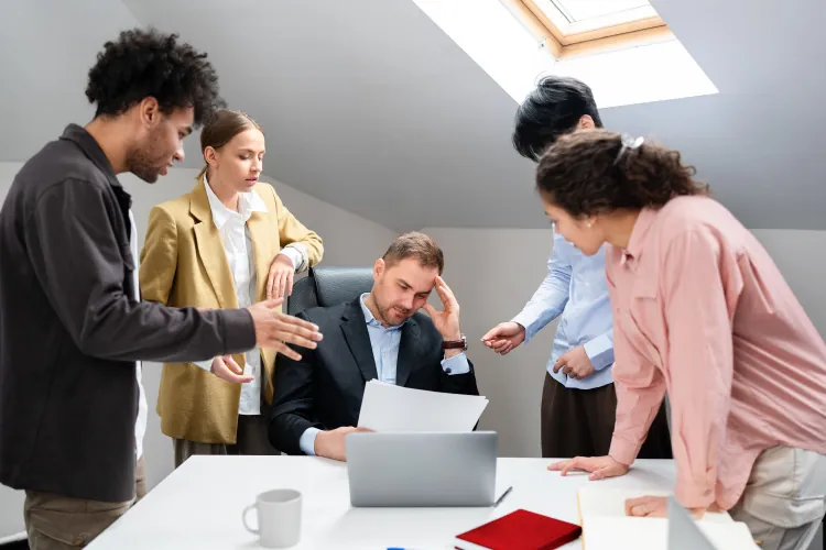 Legal requirements to apply to strike off a company in Hong Kong