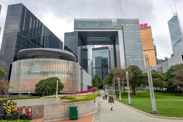 The Hong Kong government has implemented some forward-looking policies The Hong Kong government has implemented some forward-looking policies