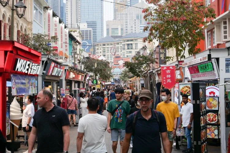 Navigate the key zones of the Singapore business district area Navigate the key zones of the Singapore business district area