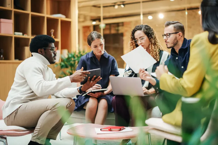 Overcome challenges in starting a small business in the USA confidently.